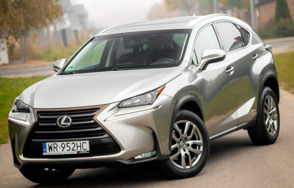 Lexus NX 300h Prestige AWD rok 2017, przebieg 97000